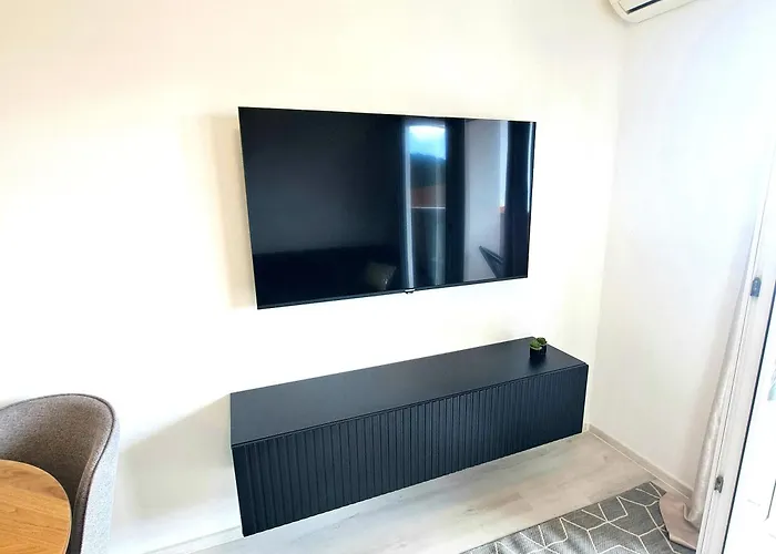 Apartment Chic Frane